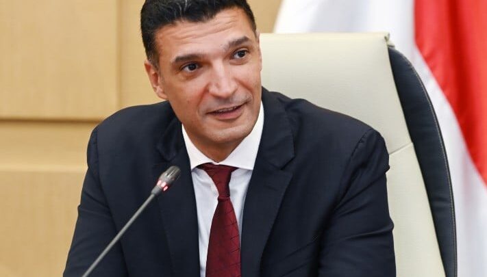 خالد هاشم وزير الصناعة