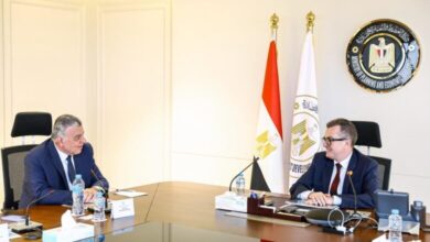 الدكتور أحمد رستم، وزير التخطيط والتنمية الاقتصادية،   أسامة صالح، رئيس شركة أيادي للاستثمار والتنمية ،شركة أيادي