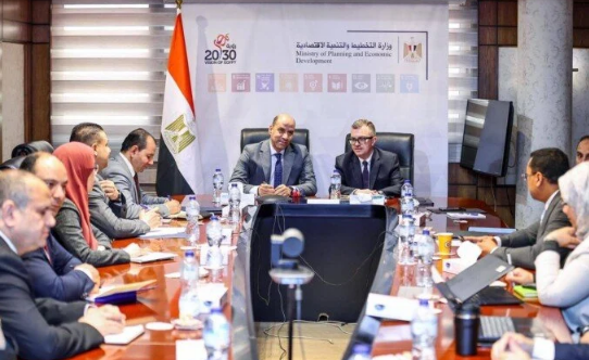 اجتماع وزيرا التخطيط والعمل ،   الدكتور أحمد رستم، وزير التخطيط والتنمية الاقتصادية،   تنمية رأس المال البشري ، رأس المال البشري ، التخطيط والعمل ، التخطيط  ، العمل